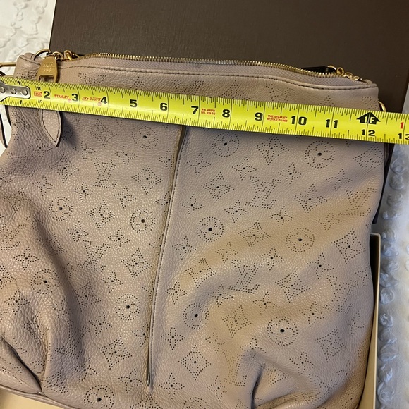 Louis Vuitton multi-way leather bag. - Picture 6 of 11